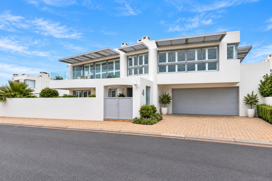 4 Bedroom Property for Sale in Paradise Beach Western Cape